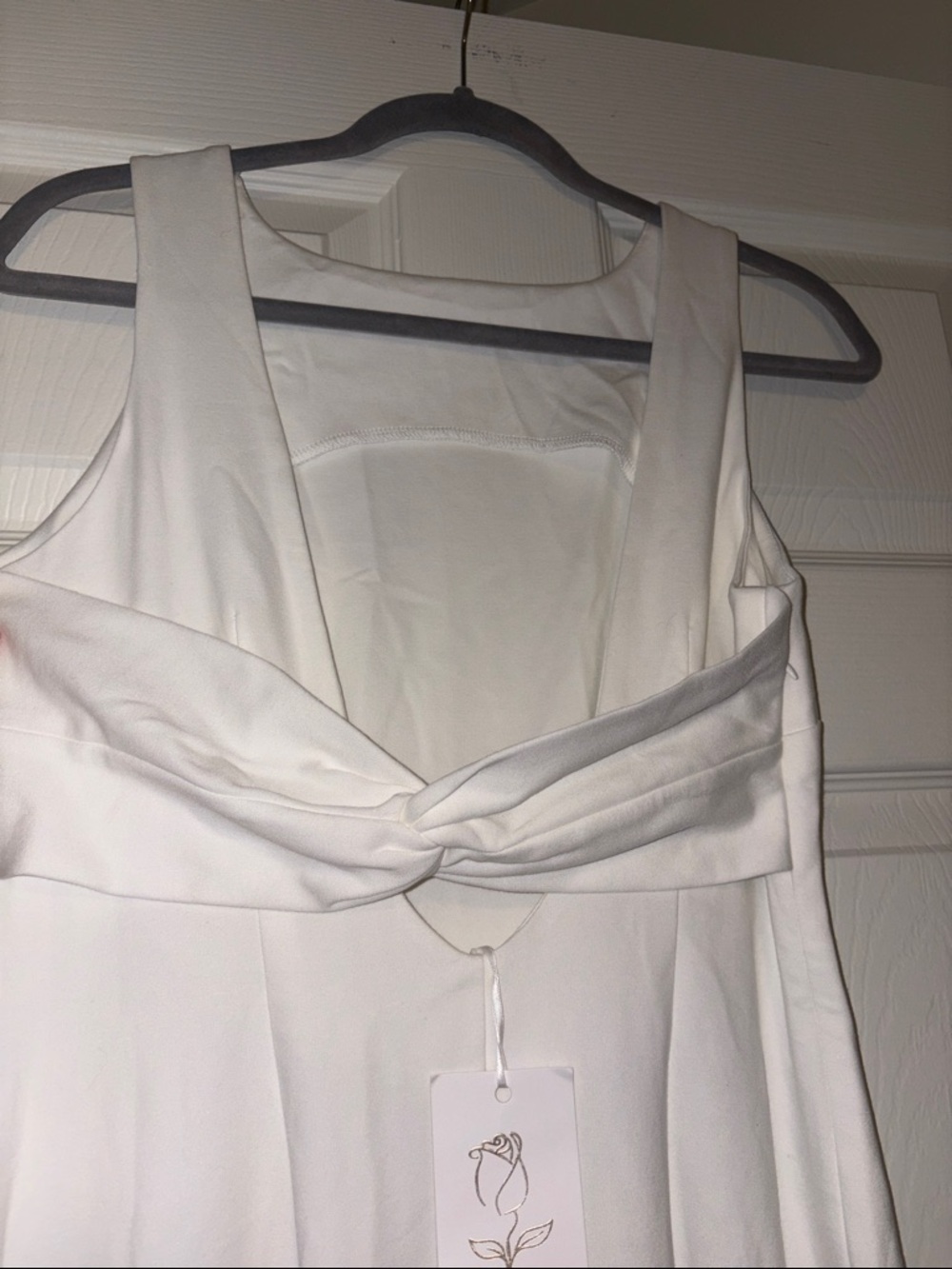 Elegant White Maxi Dress - Classic Sleeveless Silhouette - Picture 4 of 7